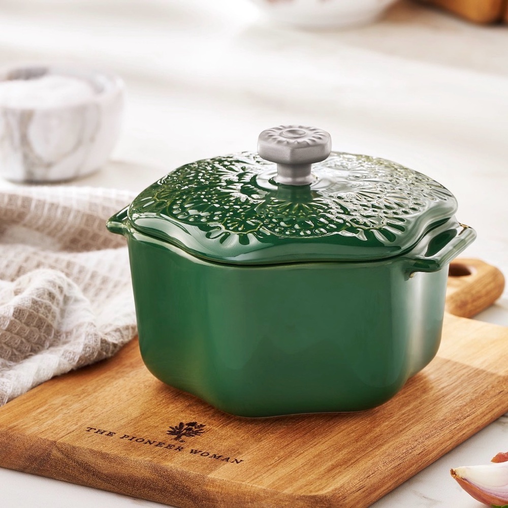 The Pioneer Woman Vintage Lace Snowflake Mini Cocotte with Lid – Green